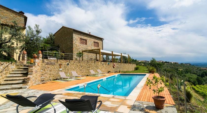Farmhouse in Vinci with Pool and Tuscan Views Vacation rental in Emilia-Romagna