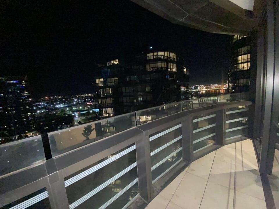 DOCKLANDS 1 Bedroom WATERVIEW by KOZYGURU Apartment in Melbourne