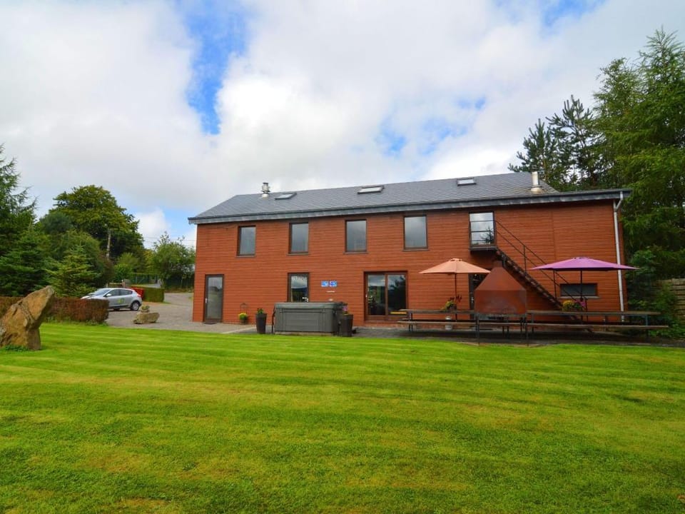 Cottage in Petite Langlire with bubble bath Vacation rental in Vielsalm