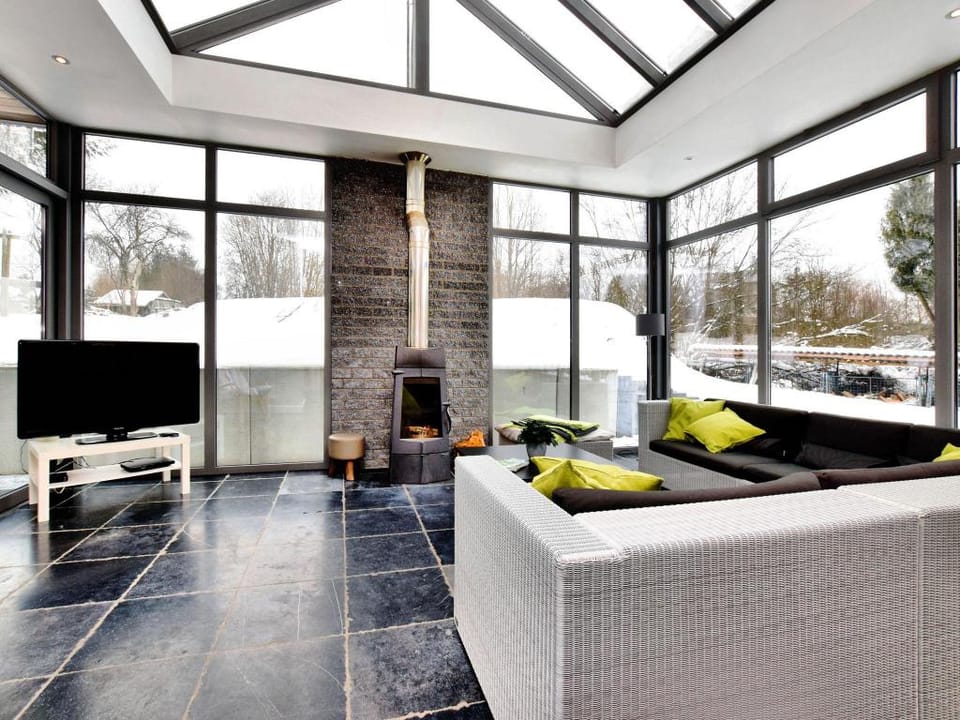 Luxurious Holiday Home in Courtil with bubble bath Vacation rental in Wallonia, Belgium