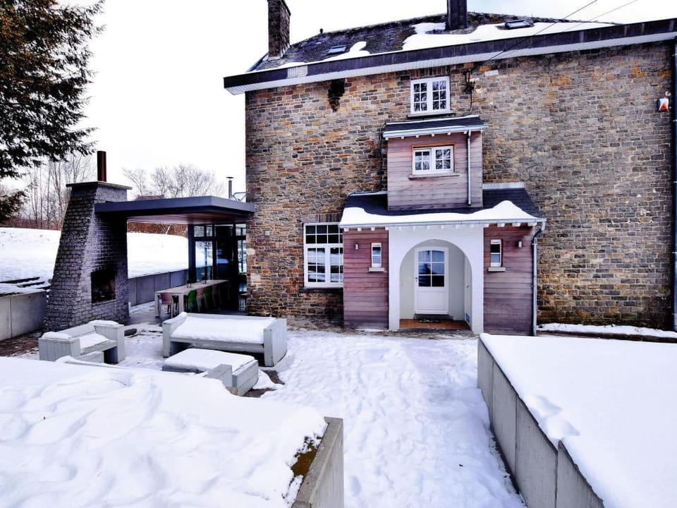 Luxurious Holiday Home in Courtil with bubble bath Vacation rental in Wallonia, Belgium