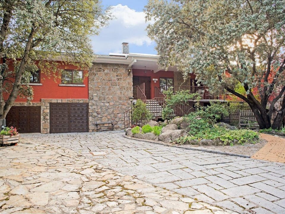 Tranquil Garden Hideaway Vacation rental in Community of Madrid
