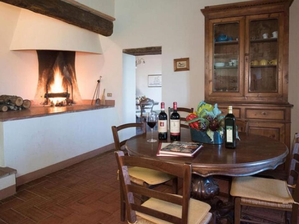 Apartment in Tuscany with Stunning Hilltop Views Vacation rental in Tuscany