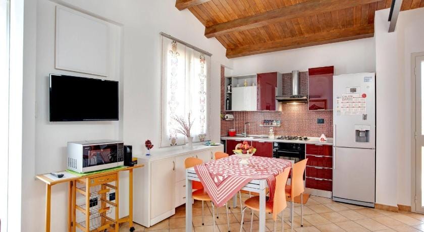 Beachside Getaway w Garden Apartment in Sicily