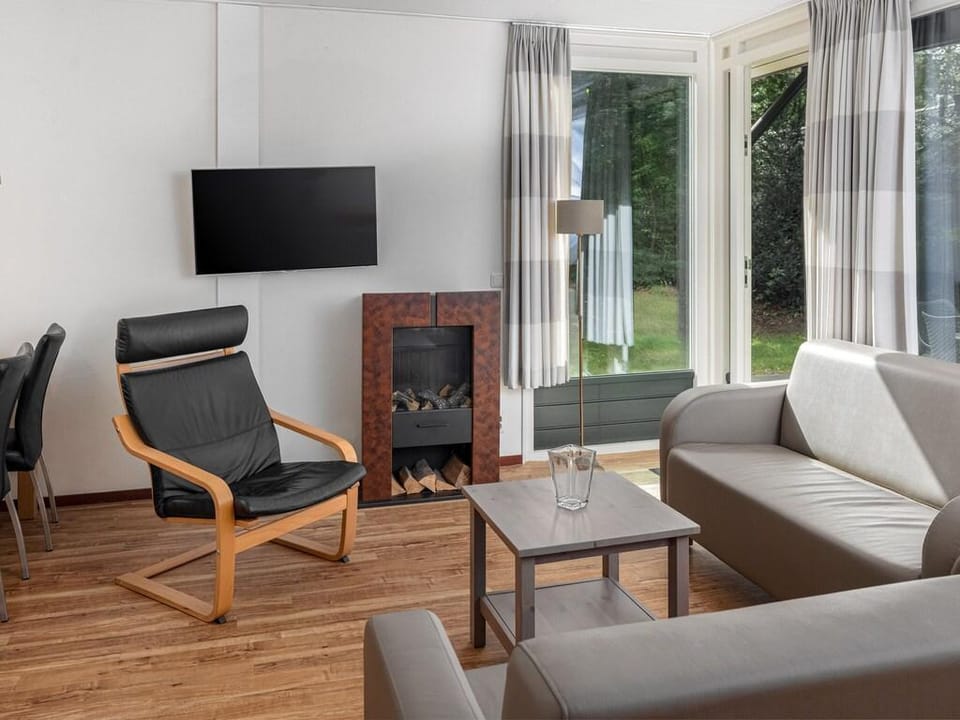 Chalet with Dishwasher near Nature Reserve Vacation rental in Drenthe (province)
