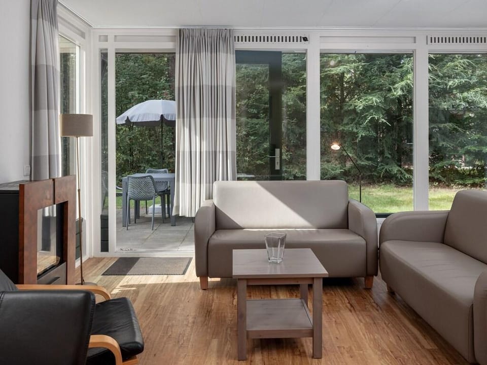 Chalet with Dishwasher near Nature Reserve Vacation rental in Drenthe (province)