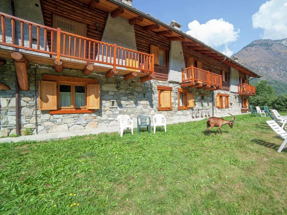 Apartment in Antey with Stunning Mountain Views Apartment in Torgnon