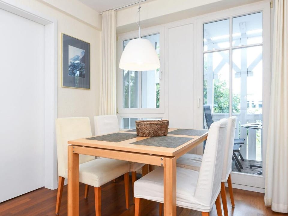 Comforts Near Seaside Charm Apartment in Sellin