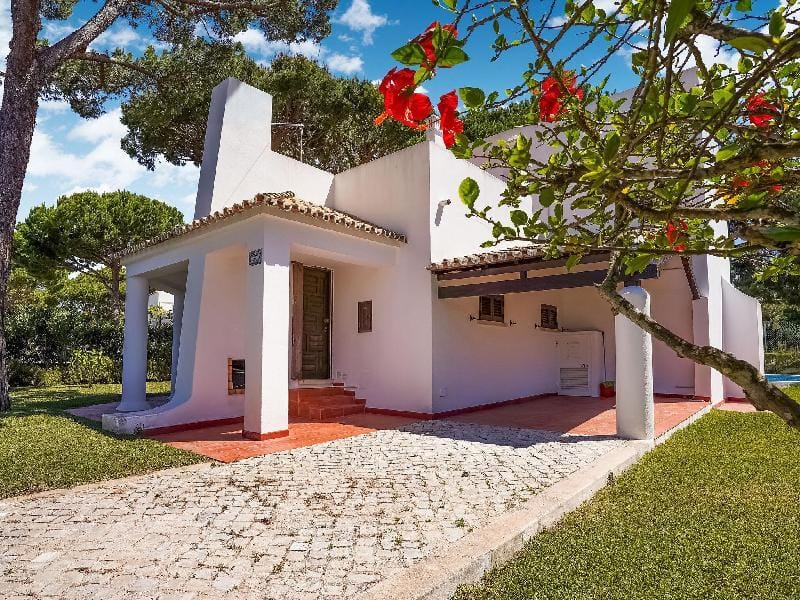 Villa in Vilamoura with Private Pool Villa in Quarteira