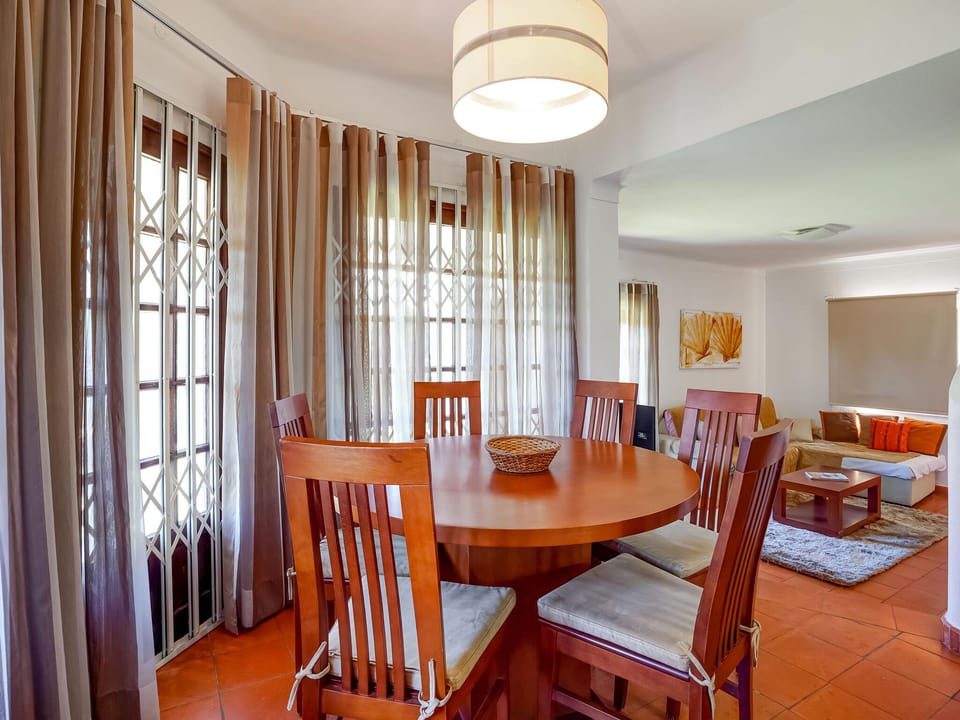 Villa in Vilamoura with Private Pool Villa in Quarteira