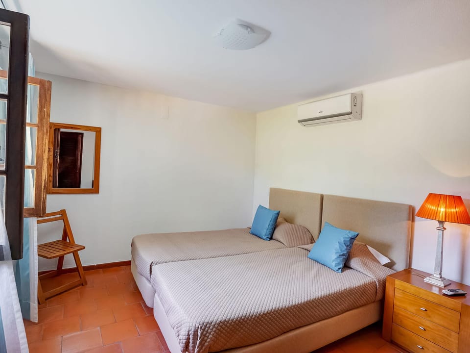 Villa in Vilamoura with Private Pool Villa in Quarteira