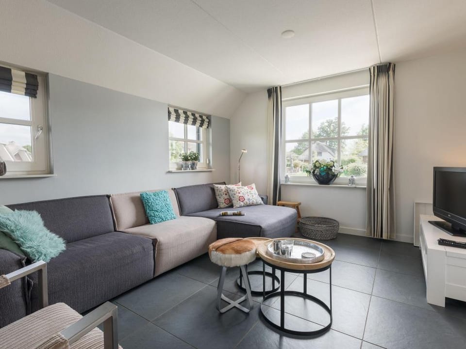 Giethoorn Villa with Modern Touch Villa in Giethoorn