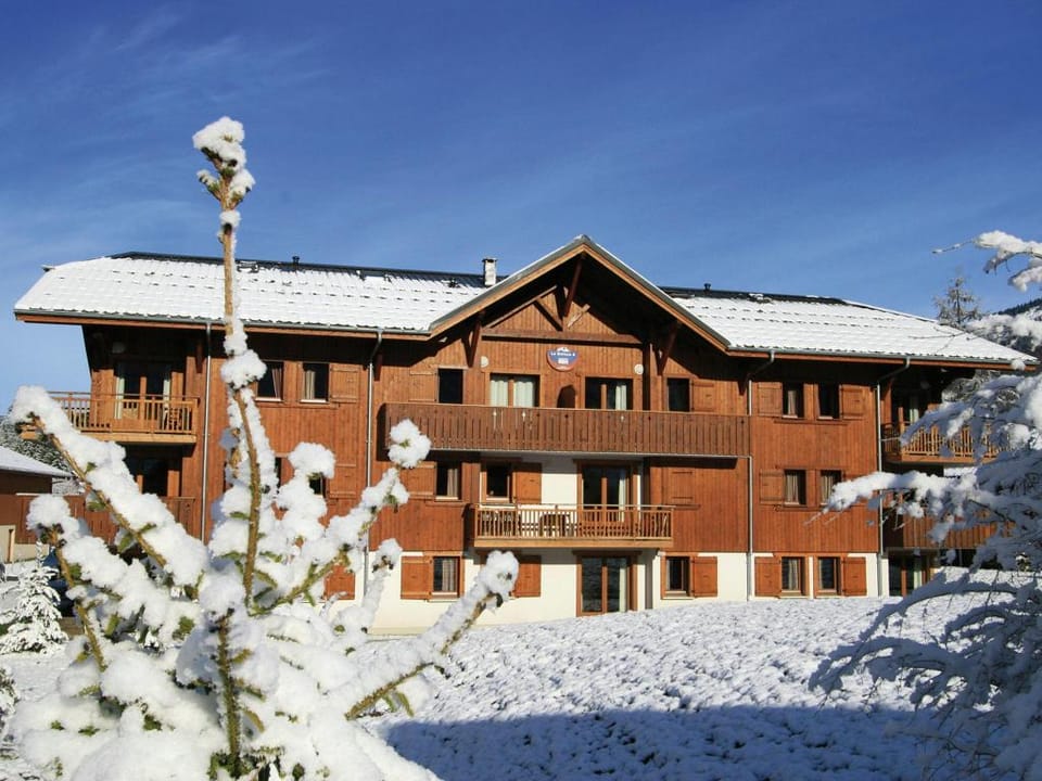 Charming Mountain Getaway Apartment in Samoëns