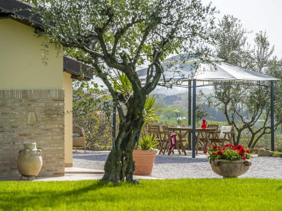 Holiday home with swimming pool, San Costanzo Vacation rental in Marche
