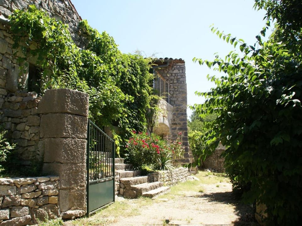 Hilltop Hideaway near Beaulieu Vacation rental in Provence-Alpes-Côte d'Azur