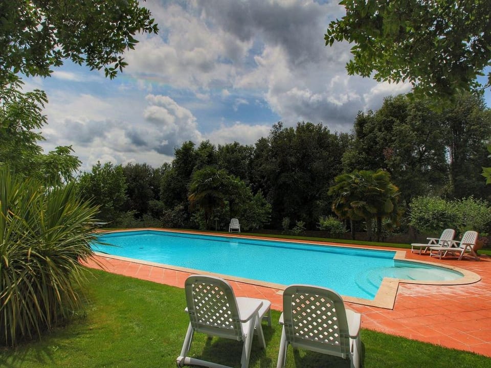 Serene Villa Stay in Sinalunga Villa in Tuscany