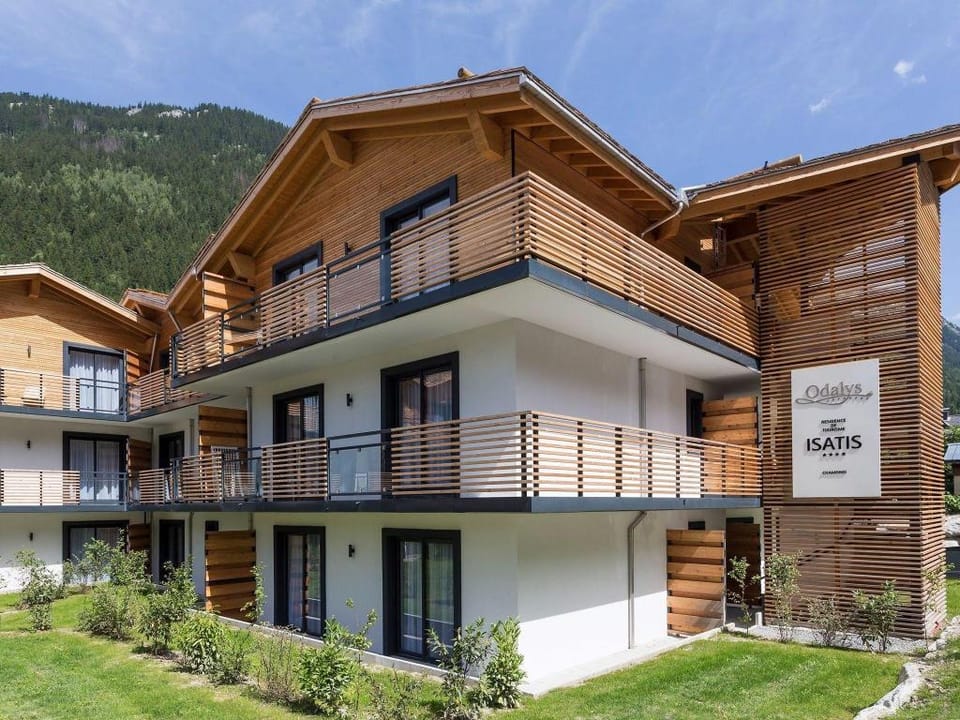 Alpine Escape w Pool  Views Apartment in Chamonix