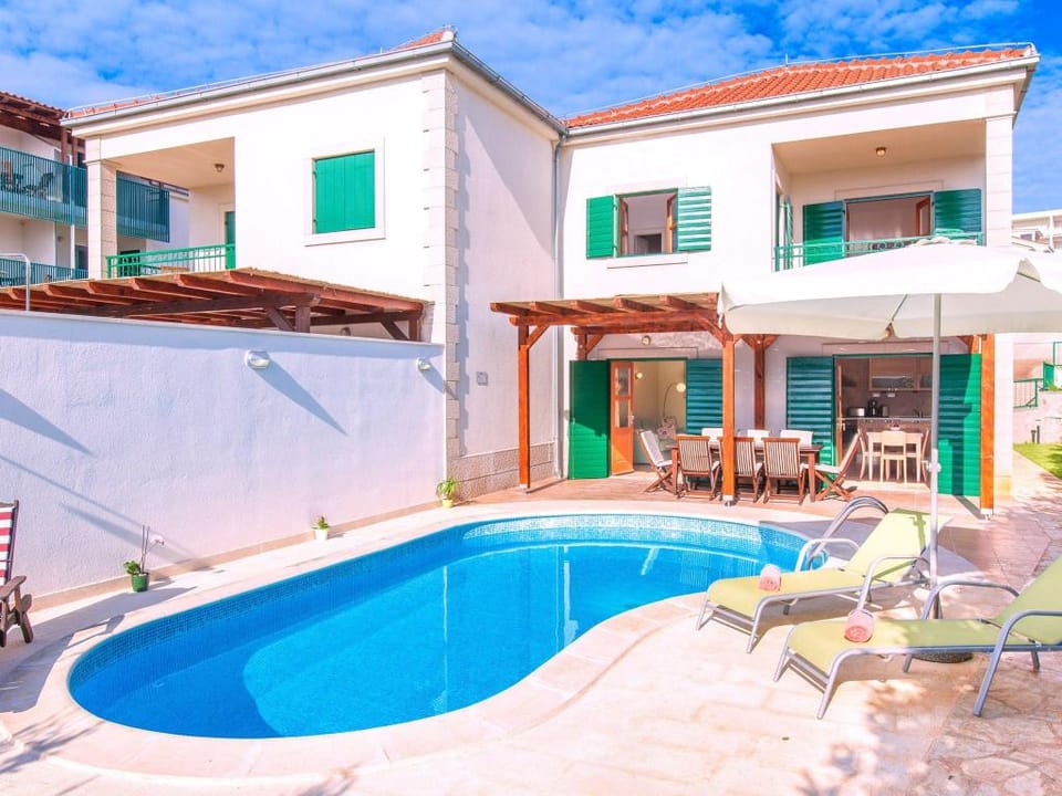 Charming villa with spacious rooms and private swimming pool in the lavender island of Hvar Villa in Hvar