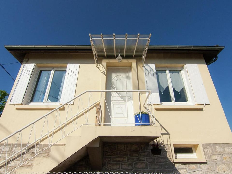 Cozy Garden Retreat Malemort Vacation rental in Nouvelle-Aquitaine