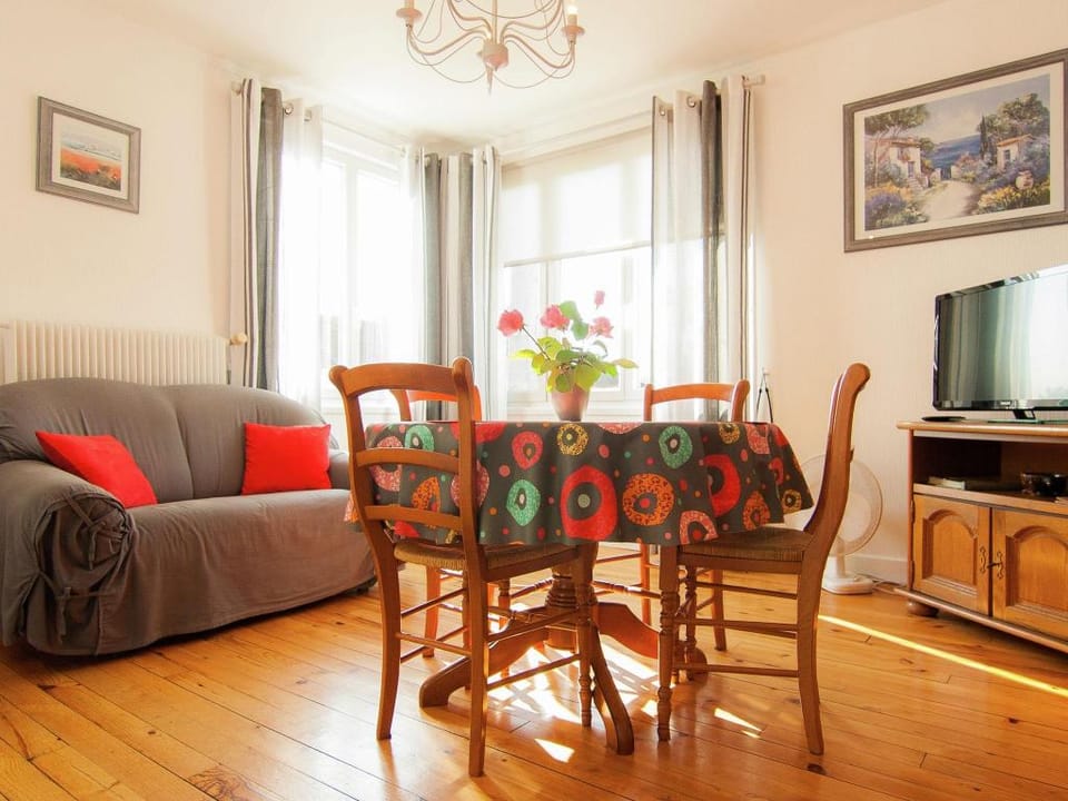 Cozy Garden Retreat Malemort Vacation rental in Nouvelle-Aquitaine