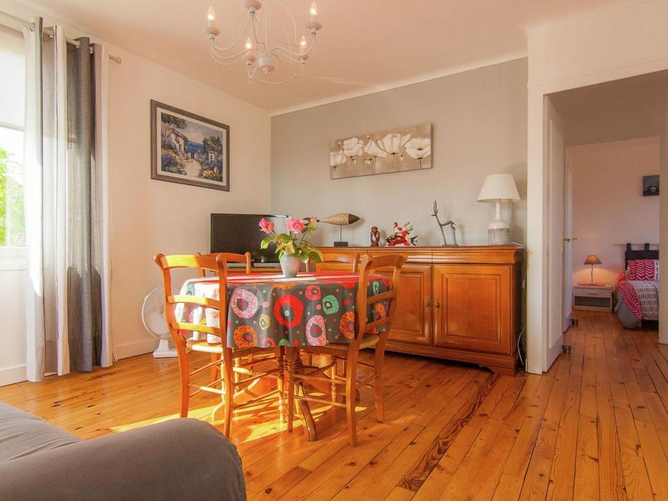 Cozy Garden Retreat Malemort Vacation rental in Nouvelle-Aquitaine