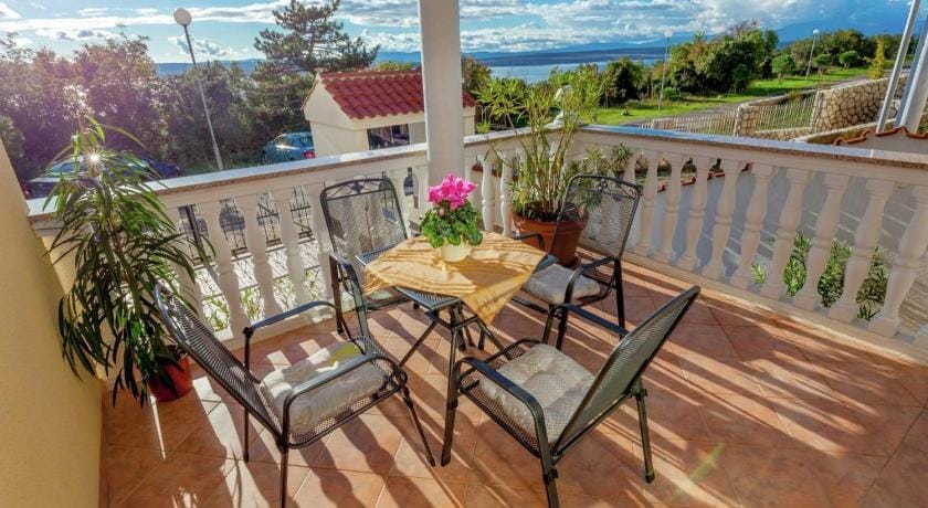 Apartment in Dramalj by the Seafront Apartment in Primorje-Gorski Kotar County