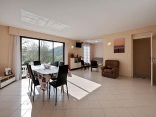 Quiet house in Drap with swimming pool Apartment in 06340 La Trinité, France