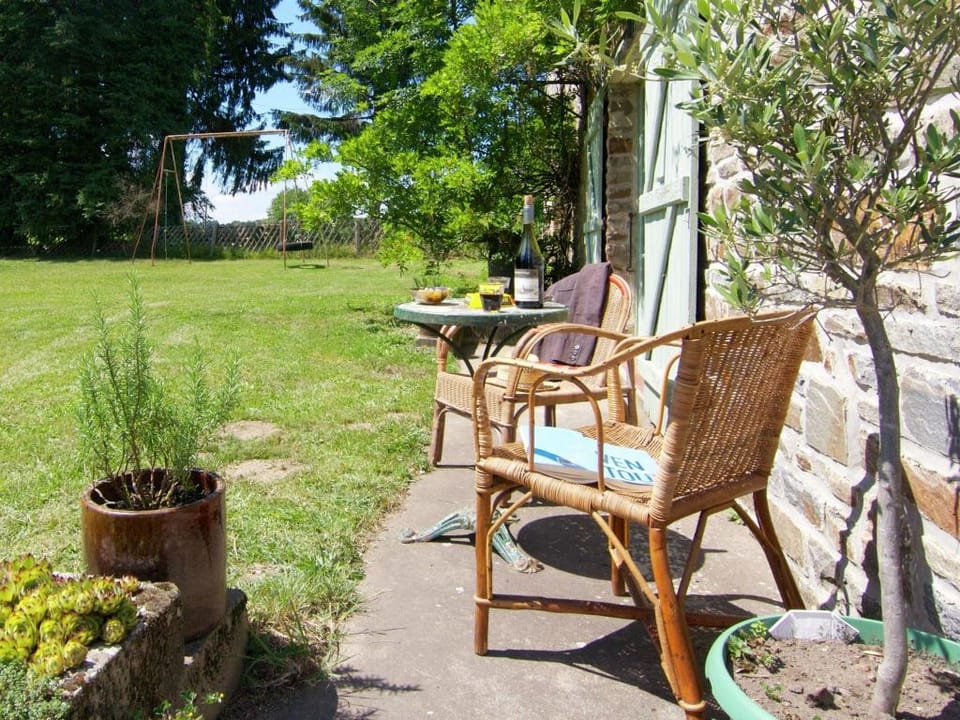 Charming Cottage in Ladignac-le-Long with Garden Vacation rental in Nouvelle-Aquitaine