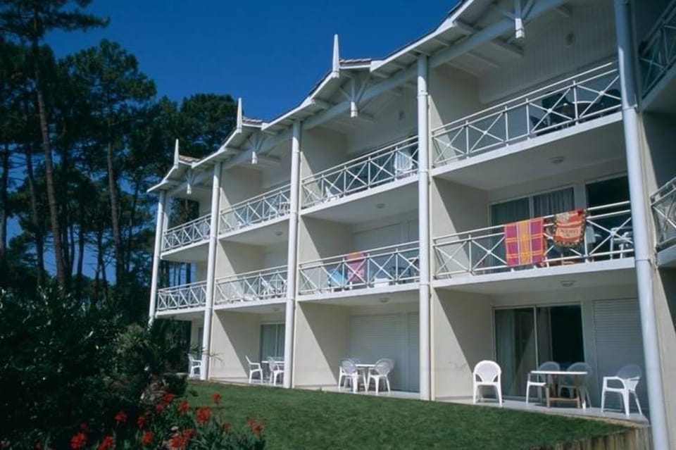 Golfside Apt w Pool Apartment in Moliets-et-Maa
