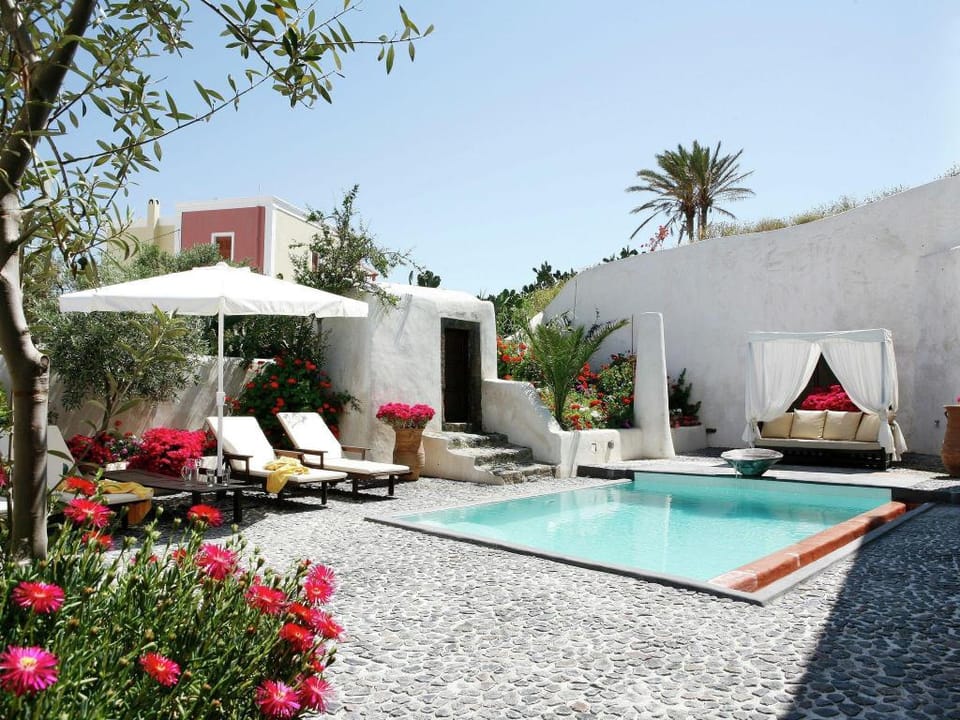 Villa in Santorini with Stunning Outdoor Kitchen Villa in Megalochori