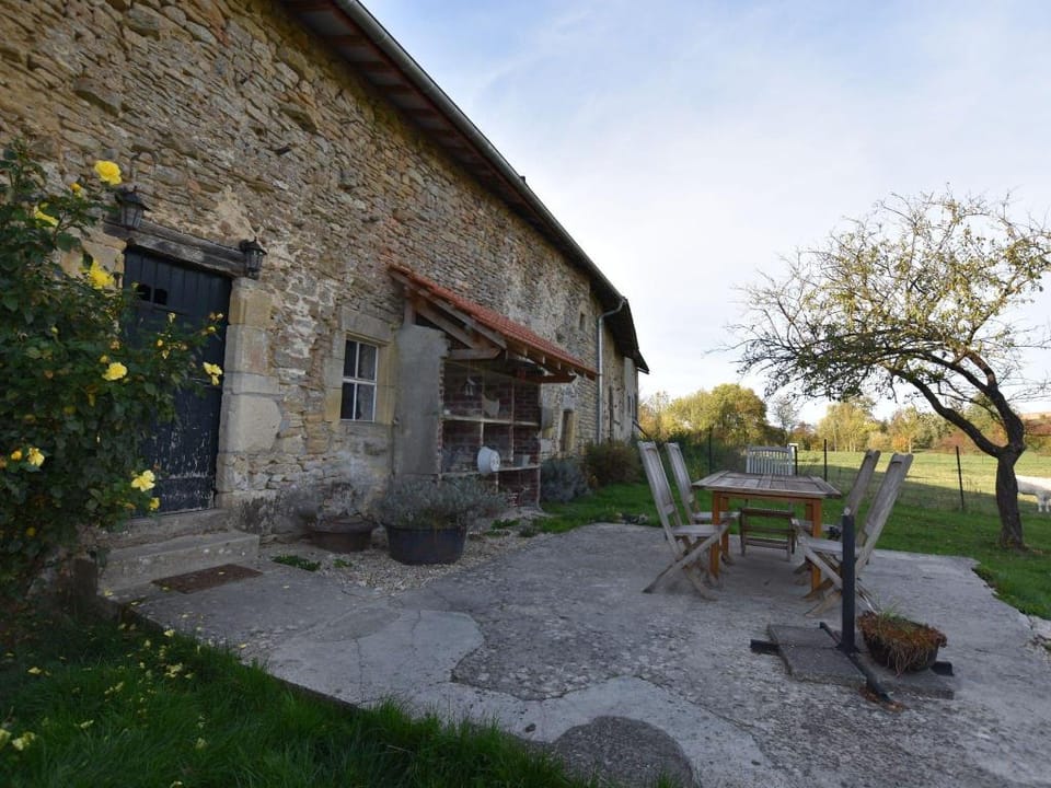 Quaint Holiday Home in Tailly Vacation rental in Grand Est