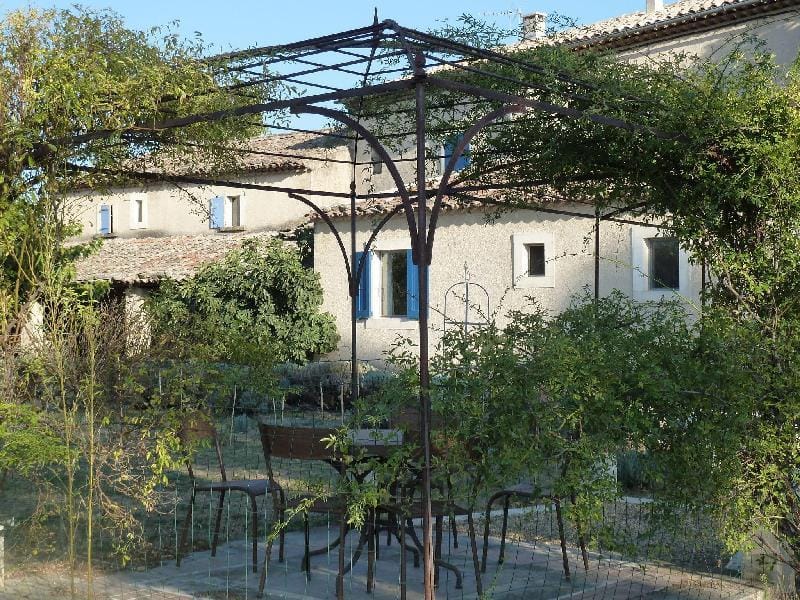 Cottage in Oppede with Poolside Bliss Vacation rental in Provence-Alpes-Côte d'Azur