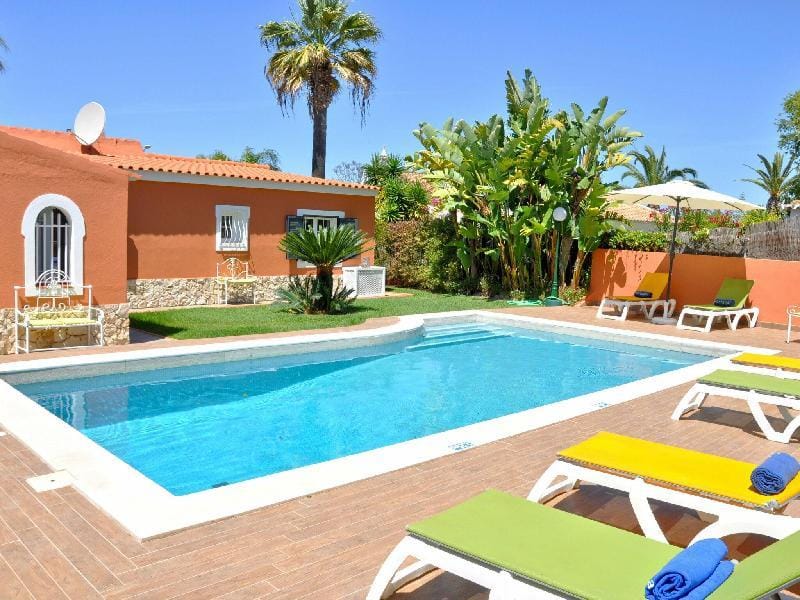 Villa in Vilamoura with Private Pool Villa in Quarteira