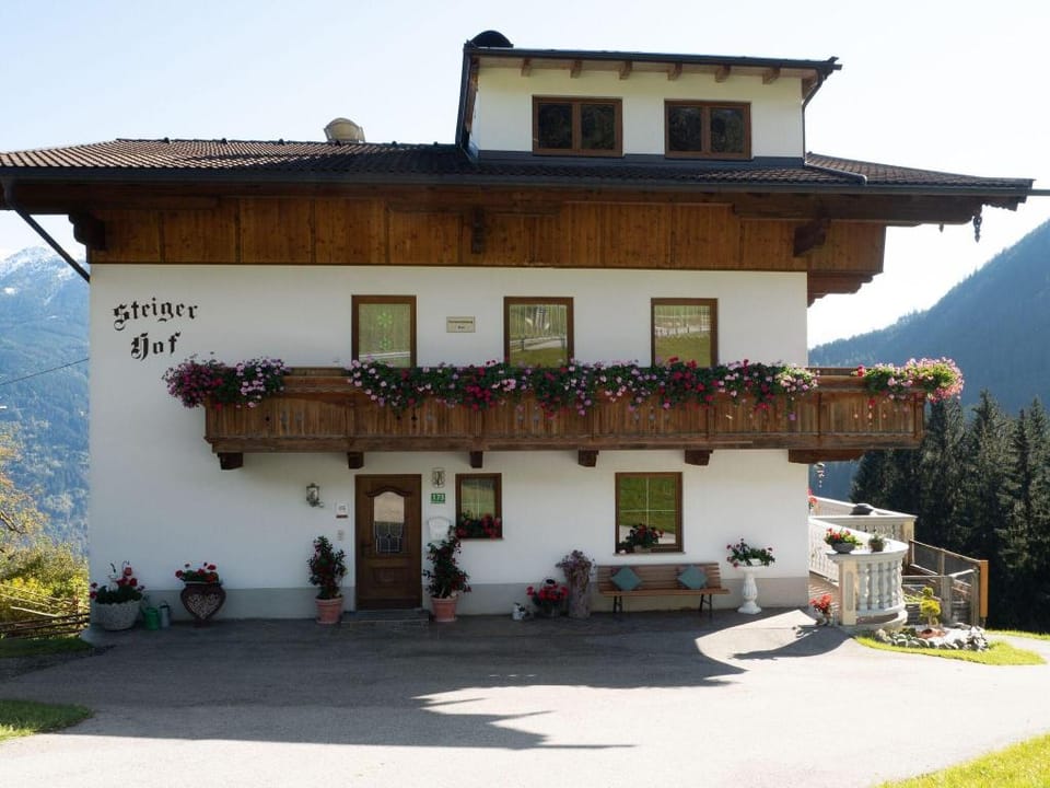 Apartment in Zillertal near Ski Slopes Apartment in Uderns
