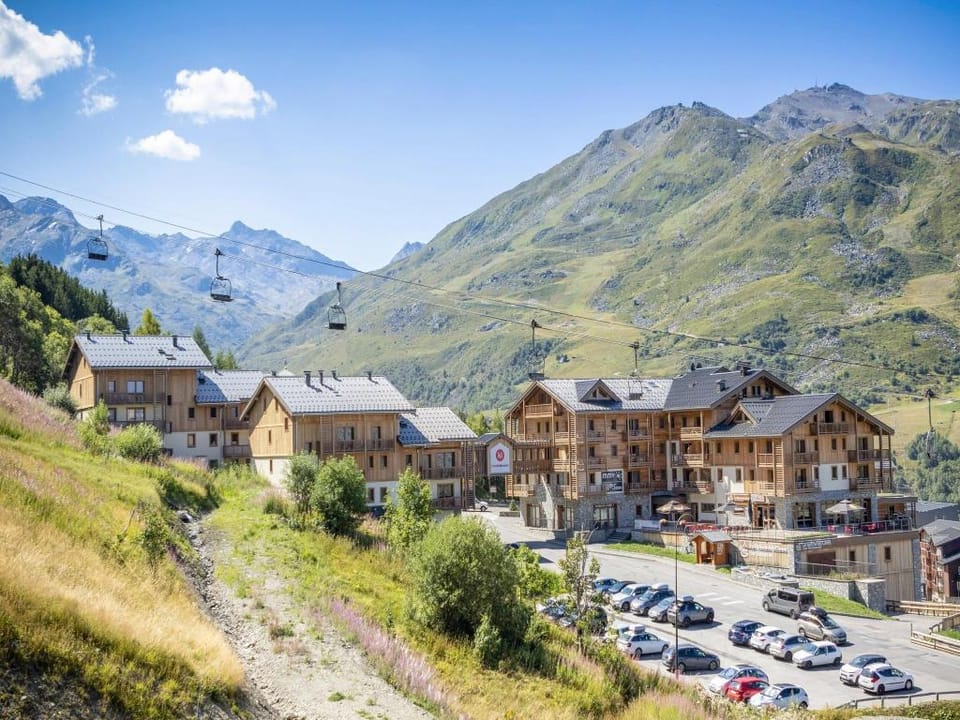 Apartment on slopes in Les Menuires Apartment in Les Allues
