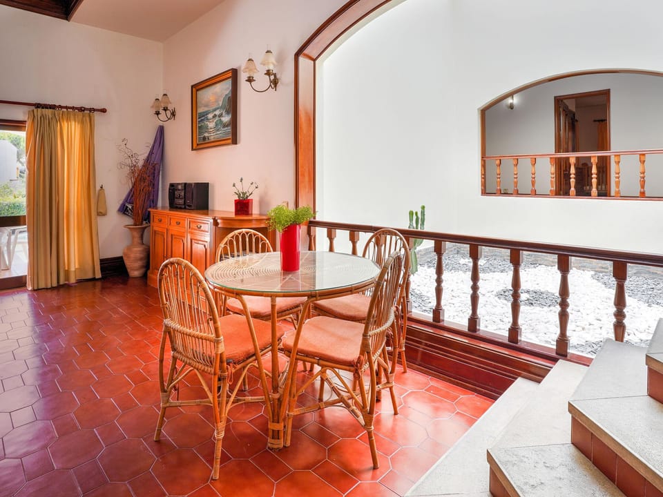 Villa in Vilamoura with Pool near Beach Villa in Quarteira