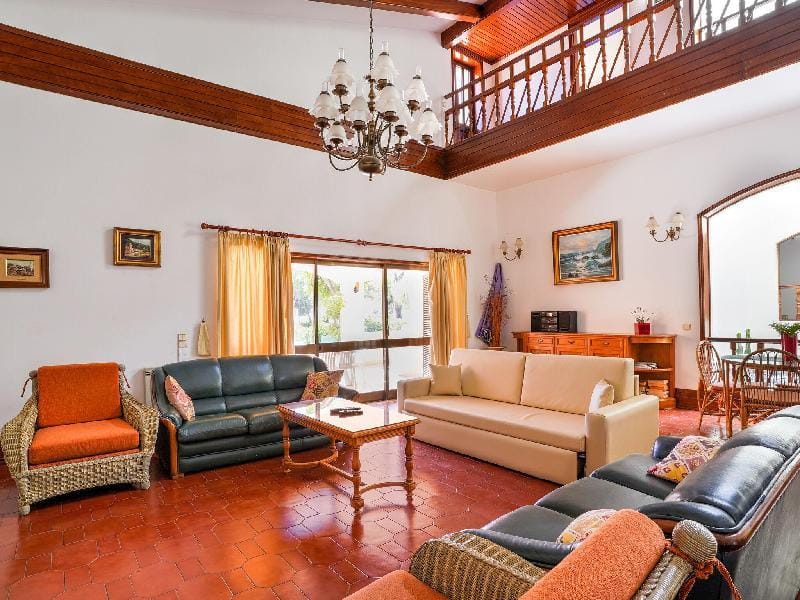 Villa in Vilamoura with Pool near Beach Villa in Quarteira