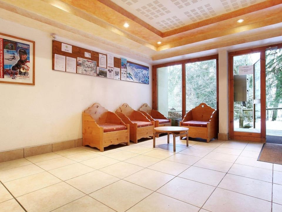 Cosy Ski Apartment w Pool Apartment in Morillon