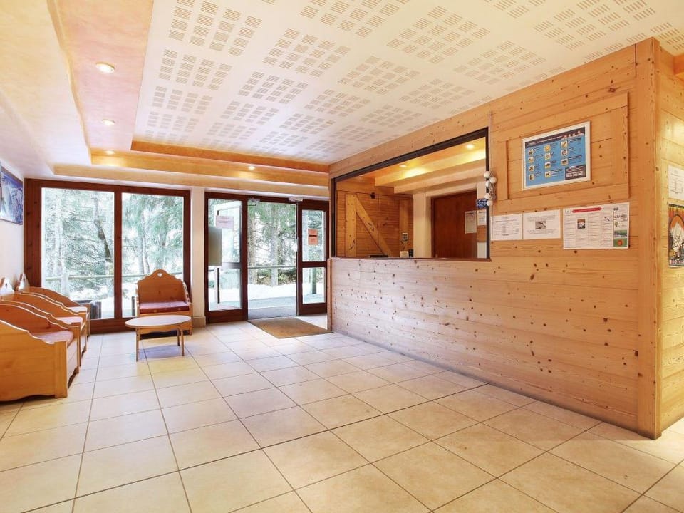 Cosy Ski Apartment w Pool Apartment in Morillon