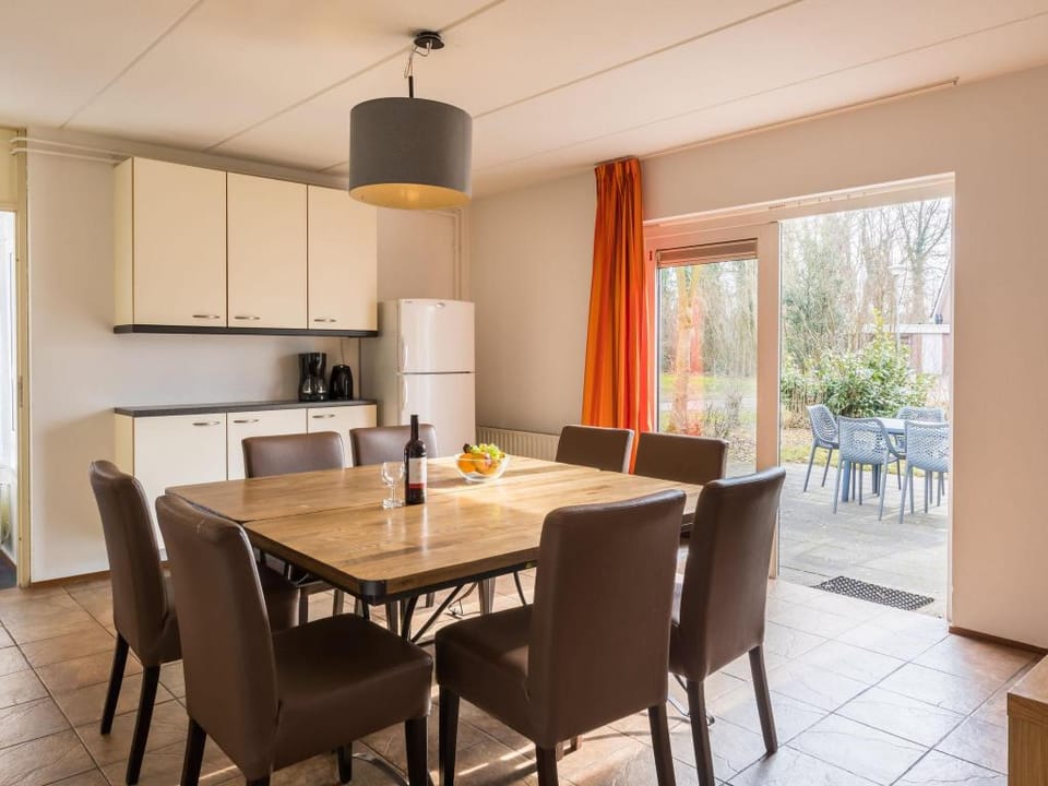 Spacious bungalow near the Hunebedcentrum Vacation rental in Drenthe (province)