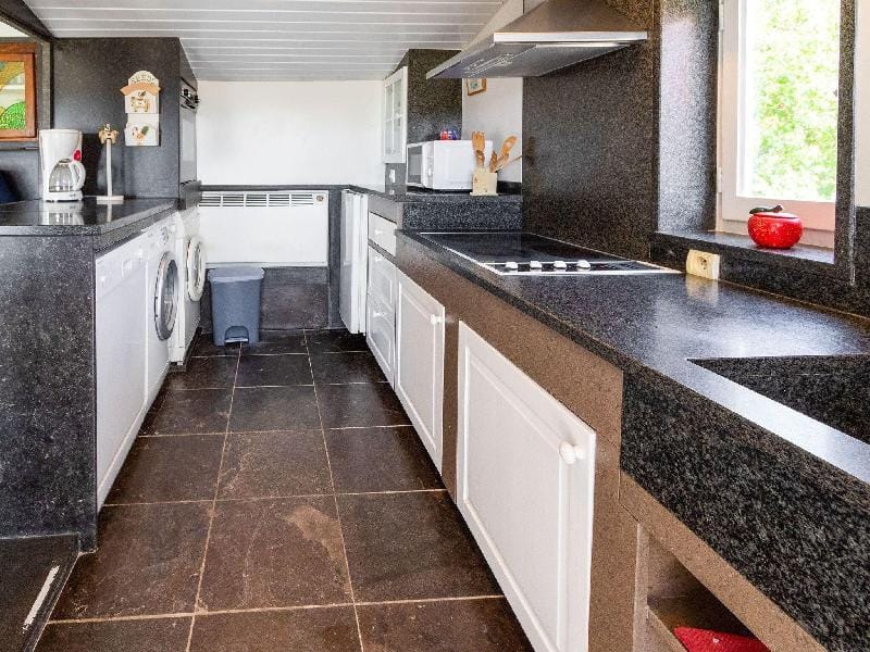Inviting Chalet in Westouter with Garden Vacation rental in Flanders