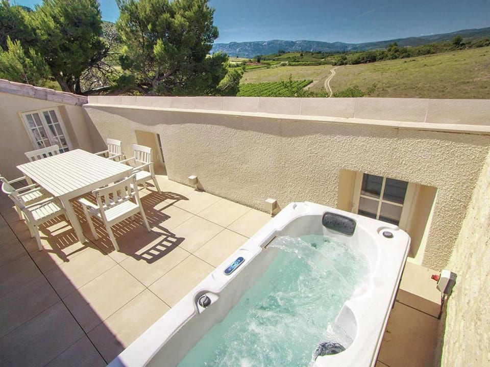 Serene Family Escape Apartment in Occitanie