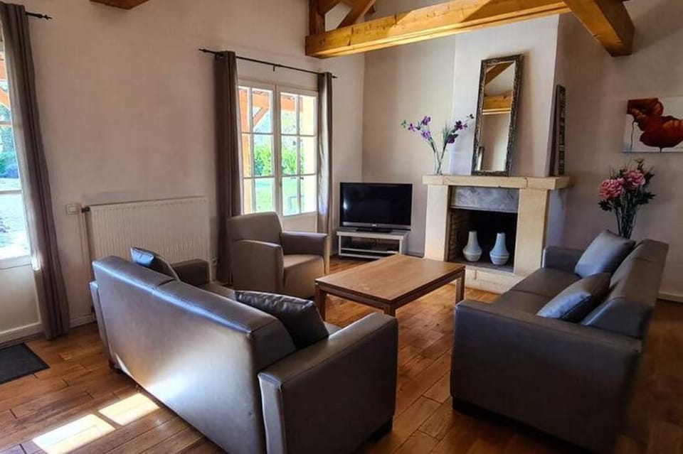 Bungalow in Lanzac with Panoramic Views Vacation rental in Occitanie