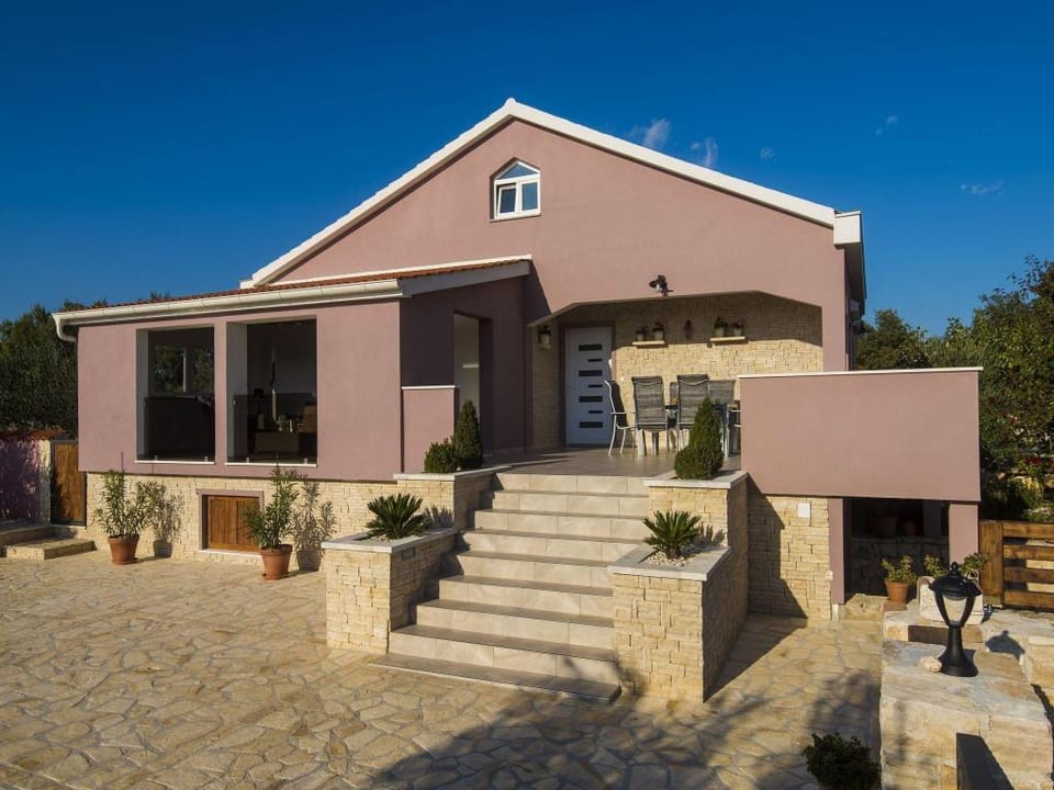Cosy Holiday Home in Policnik with Pool Vacation rental in Šibenik-Knin County, Croatia