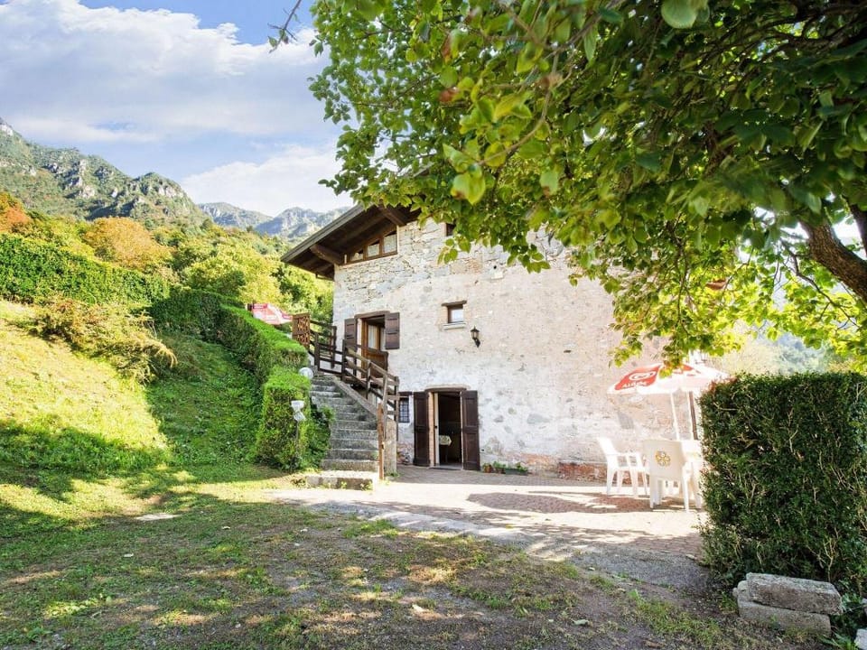 Lakeside Living with Adventure Apartment in Idro