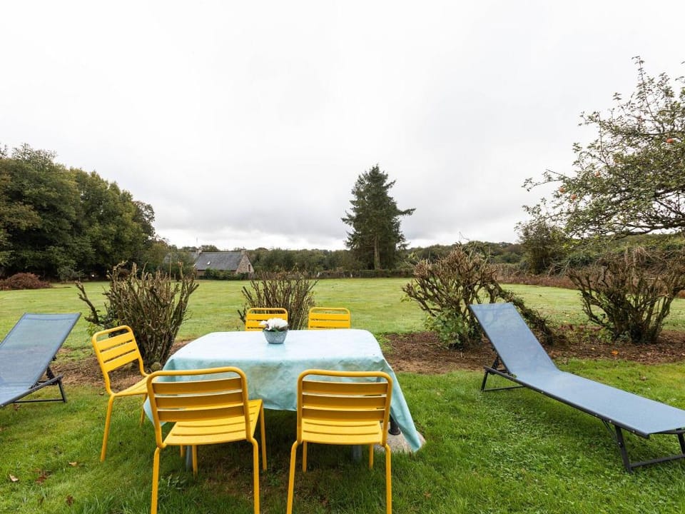 Priziac Garden Hideaway Vacation rental in Finistere