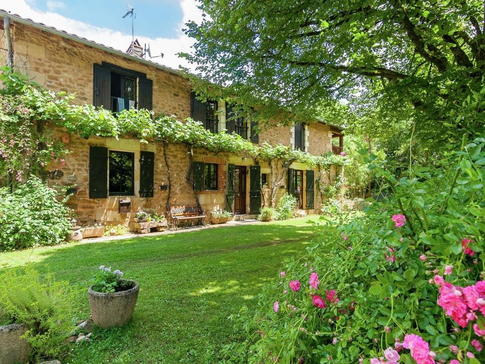 Large farmhouse with private garden Vacation rental in Nouvelle-Aquitaine