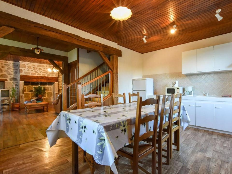 Senezergues Garden Hideaway Vacation rental in Auvergne-Rhône-Alpes