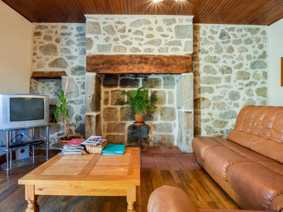 Senezergues Garden Hideaway Vacation rental in Auvergne-Rhône-Alpes