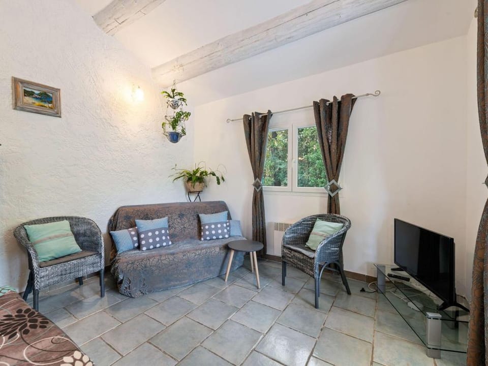 Modern holiday home with private pool Vacation rental in Lambesc